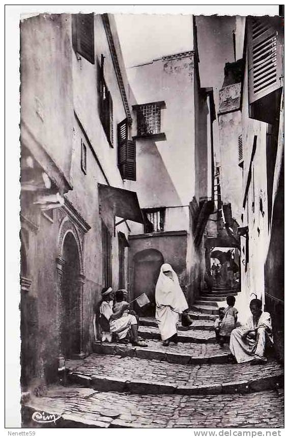 ALGER une rue de la Casbah animée  -- CPSM des années 50 Carte Photo