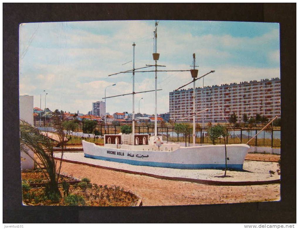 CPSM ALGERIE-Alger-Les pins Maritimes état mauvais