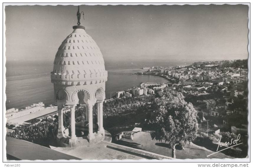 ALGER - Basilique Notre-Dame d'Agrique. Vue générale sur Bab el Oued.