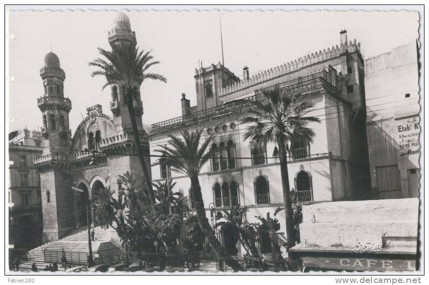 ALGER - Le Palais d'Hiver et la Cathédrale