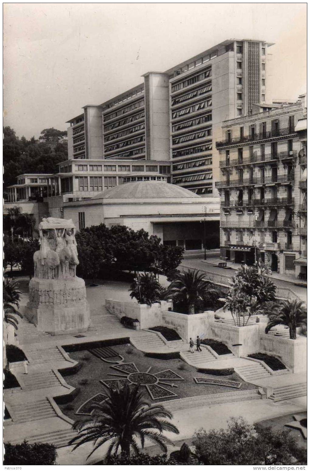 ALGERIE ALGER - Le Monument aux Morts et le Gouvernement Général
