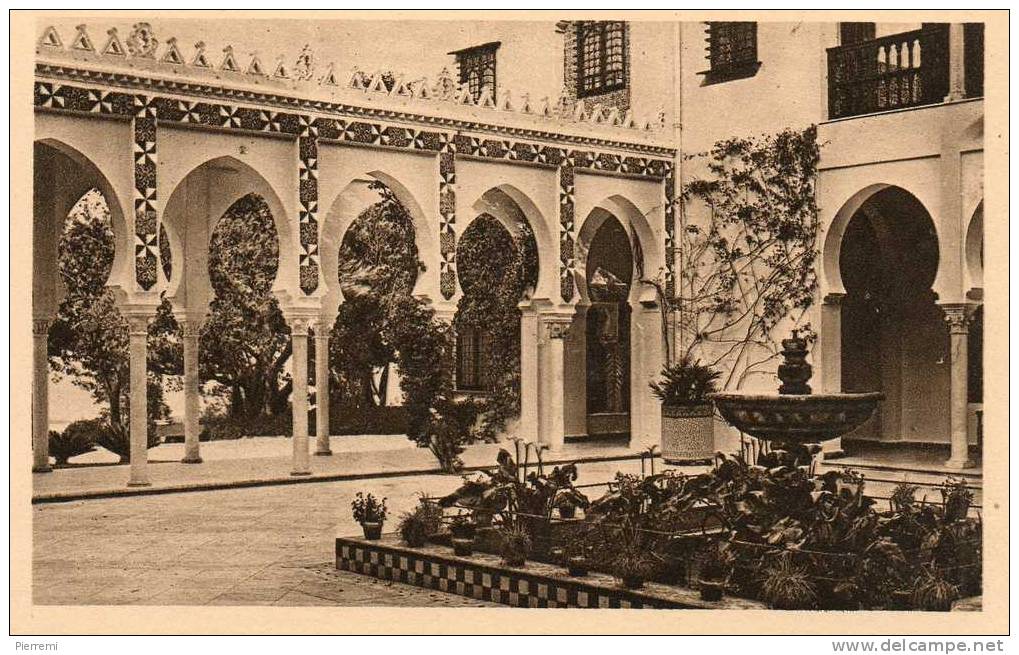 PALAIS  D ETE......COUR  DE  MARBRE.....