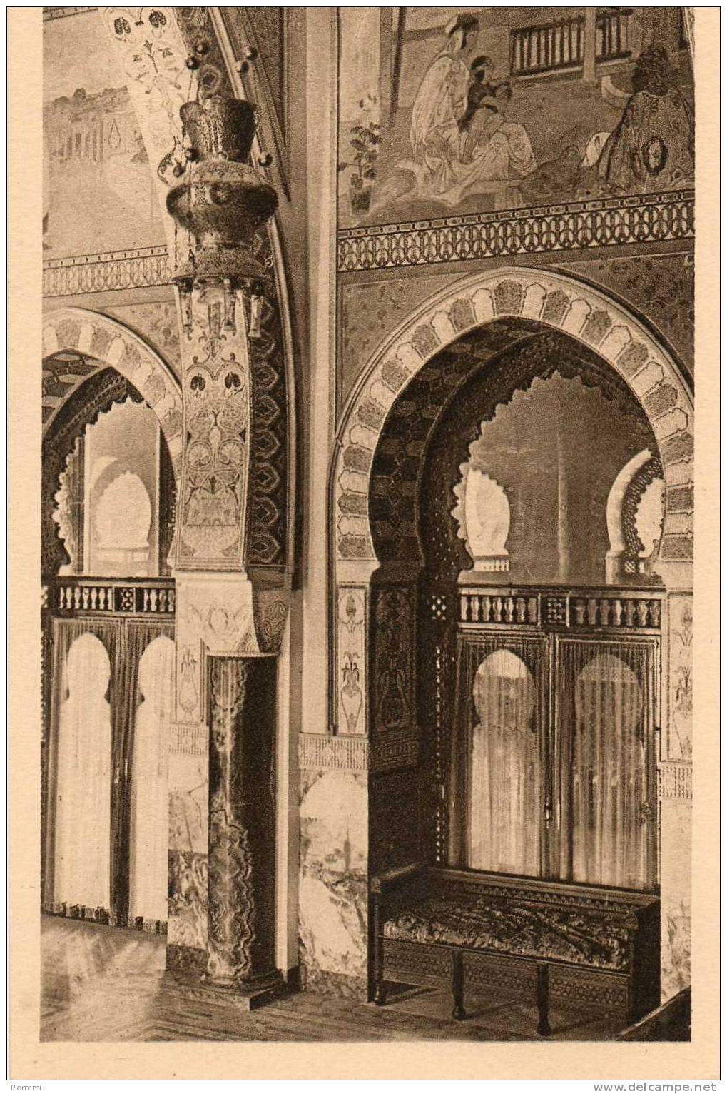 PALAIS  D ETE......DETAIL  D UNE  TRAVEE....