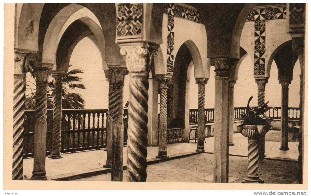 PALAIS  D ETE......COUR  MAURESQUE  DE  LA  DOUERA