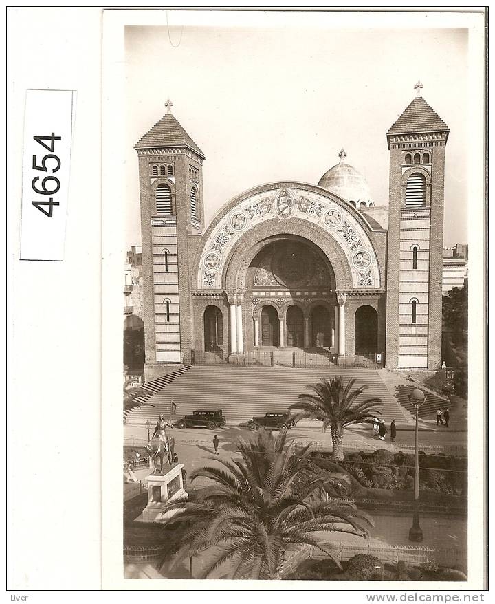 cathedrale et statue jeanne d'arc