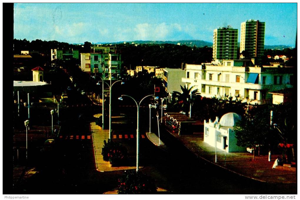 Agérie - Alger  La place des Martyrs à Hydra