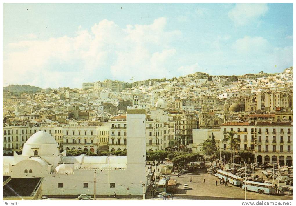 vue generale...2 timbres au dos  voir  scan..1974