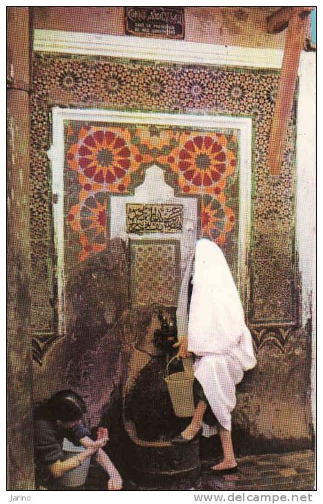 Algerie, Alger, Fontaine a la Casbah, circulé oui