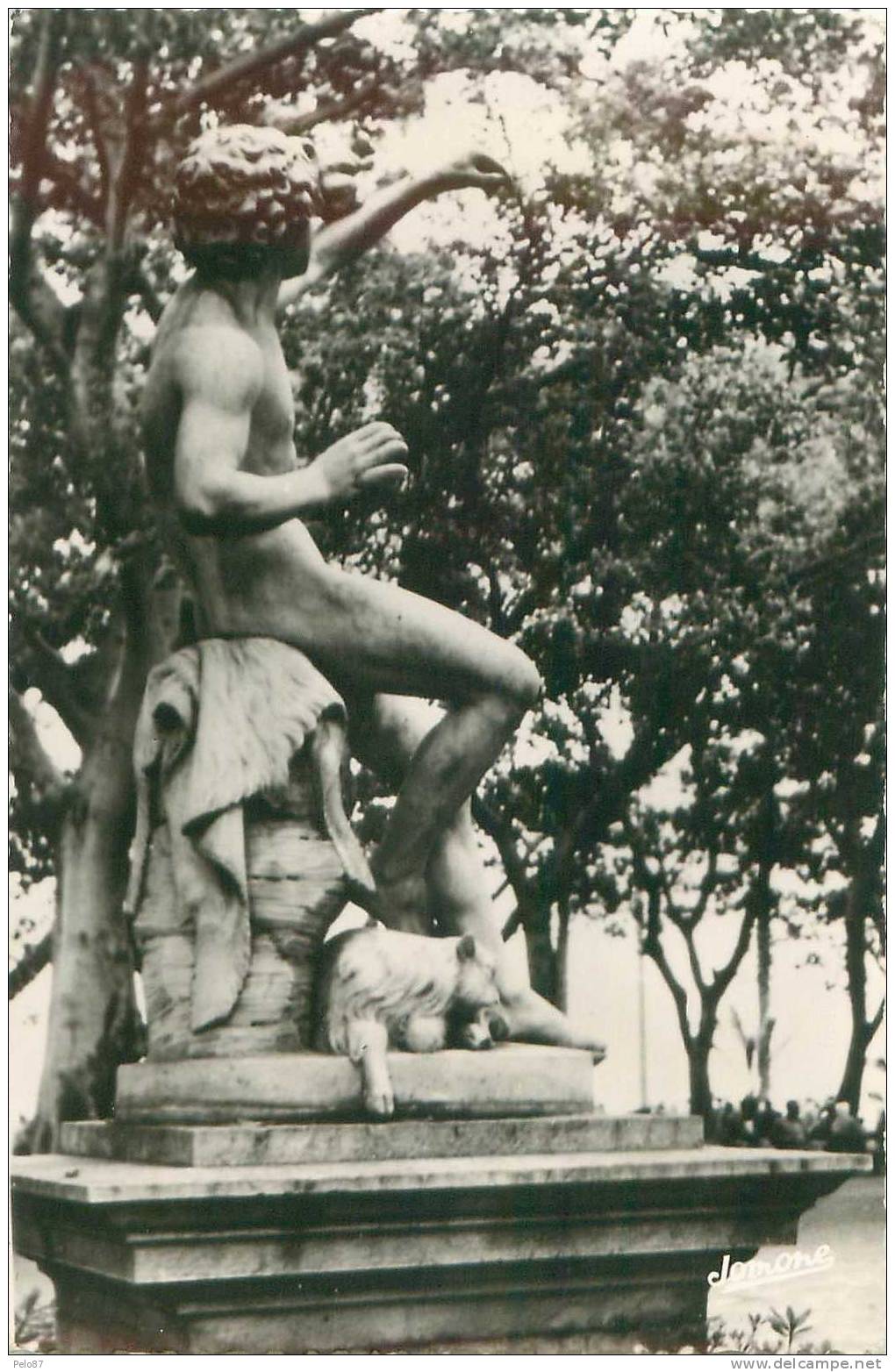 CPSM (format cpa)  Alger Au square Bresson    B517