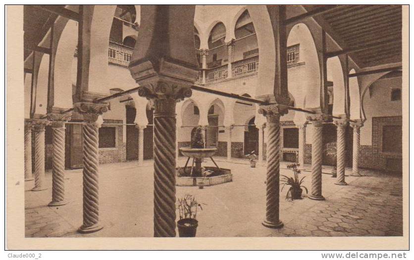 ALGER . Intérieur de la bibliothéque  .  Voir Recto - Verso  (N634)
