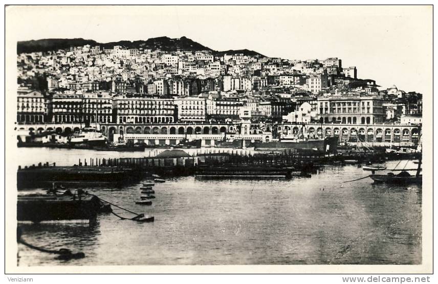 ALGER vu de la Mer