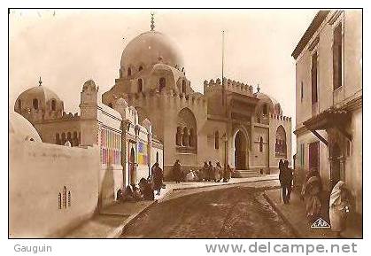 CPA - ALGER - LA MEDERSA ECOLE SUPERIEURE ARABE - Editions C.A.P / N° 62 ( carte abîmée partie sup en l'état)