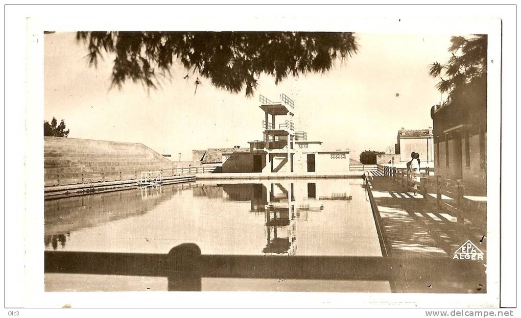 relizane la piscine rare vue avec la ballustrade devant