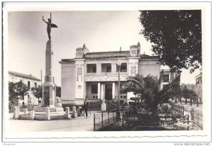 RELIZANE - La  Poste  et  le  Monument  aux  Morts