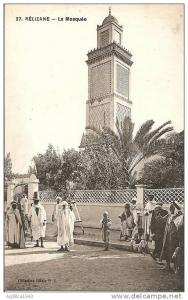 B  CPA  de  RELIZANE  -  La  Mosquée   ( Très  Très  Animée )