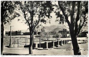 ALGERIE - AIN-SEFRA - LA PASSERELLE ET LES CASERNES