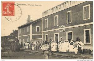 ALGERIE - AIN-SEFRA - TRAIN EN  GARE - CHEMIN DE FER