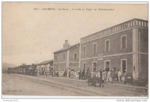 CPA ALGERIE AIN SEFRA La Gare Arrivée du Train de l´Extrème Sud Les quais Animation
