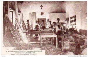 AFRIQUE. ALGERIE. AIN SEFRA. Intitution LAVIGERIE, dirigée par Les Pères Blancs. Ecole Professionnelle de Menuiserie.