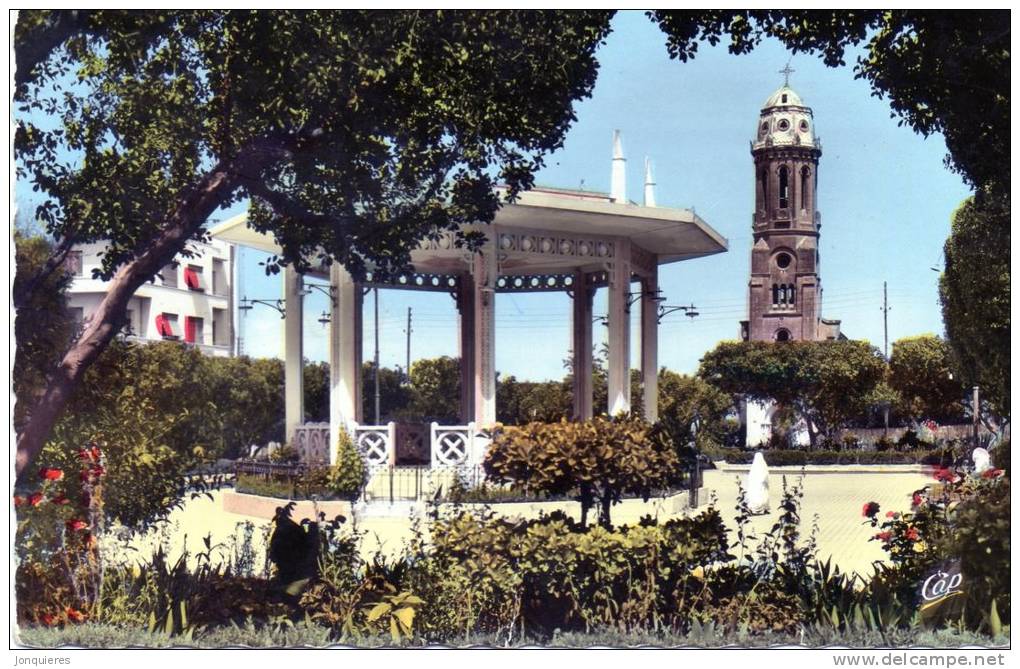 RELIZANE Place Dominique Rivière et l´Eglise.