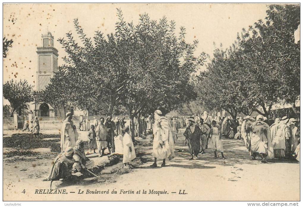 RELIZANE LE BOULEVARD DU FORTIN ET LA MOSQUEE