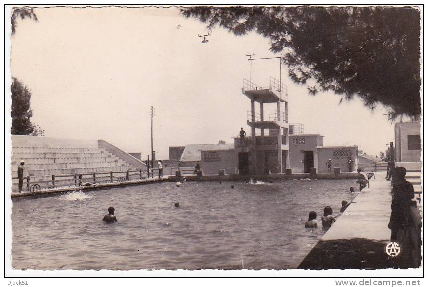 4. RELIZANE - La Piscine - Vue d'ensemble
