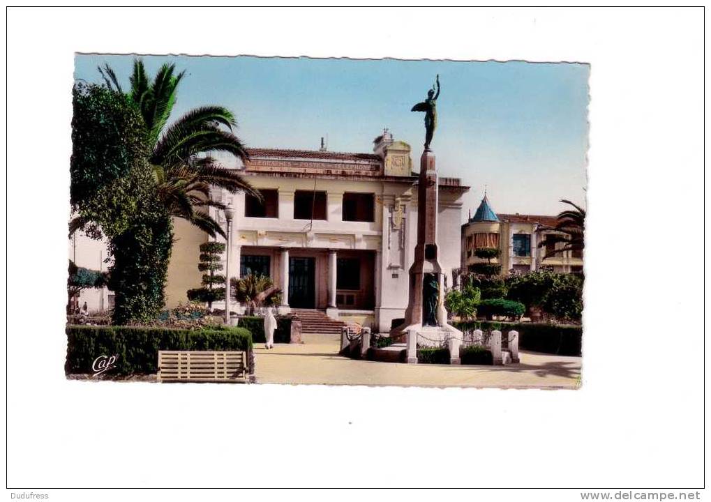 RELIZANE   LA POSTE ET LE MONUMENT AUX MORTS