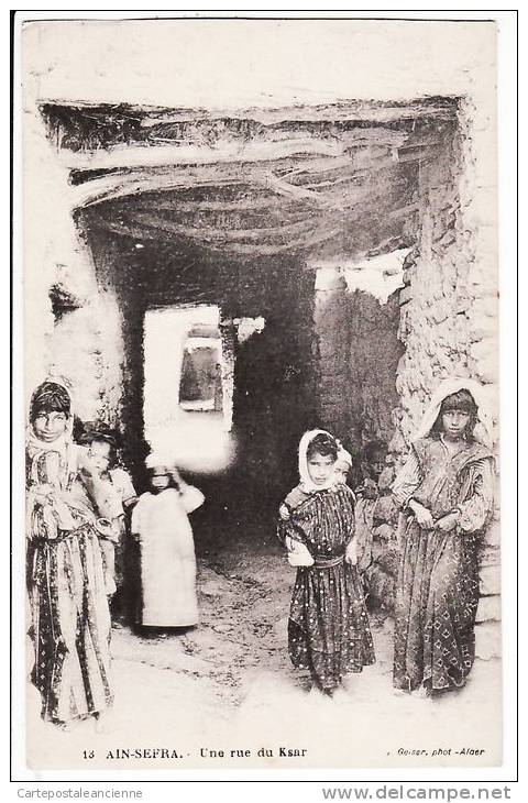 Algerie AIN - SEFRA une RUE du KSAR enfants famille scene de rue CPA 1910s GEISER 15 Maghreb Algeria