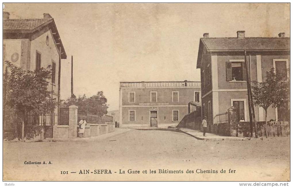 ALGERIE - AIN-SEFRA - LA GARE ET LES BATIMENTS DES CHEMINS DE FER