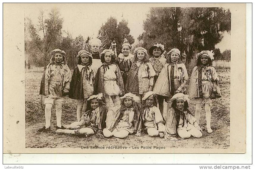 Aïn Séfra ( Sud Oranais ) Institution LAVIGERIE dirigée par les Pères Blancs - Scéance récréative - Les Petits Pages