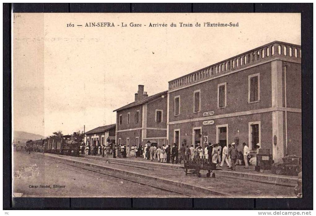 Algérie - Ain-Sefra - La Gare - Arrivée du Train de l'Extrème-Sud
