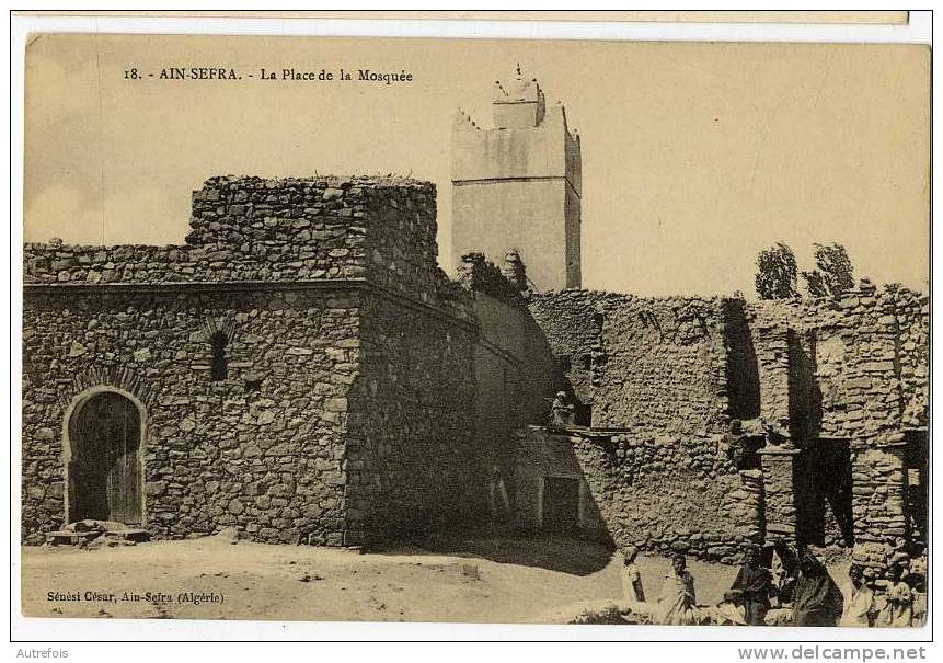 ALGERIE  AIN SEFRA  LA PLACE DE LA MOSQUEE