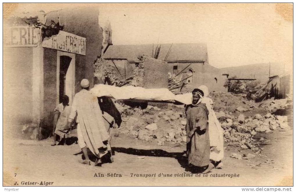 ALGERIE / ALGERIEN    AIN - SEFRA   Transport d´une victime de la catastrophe