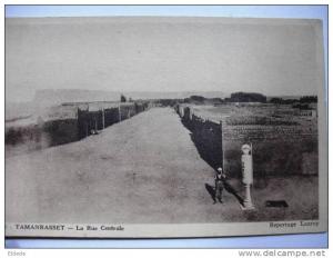 Tamanrasset  Hoggar La rue centarle station service petrole Shell voyagé