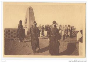 TAMANRASSET  C. de Foucauld - Soldats Touaregs rendant les honneurs funèbres .