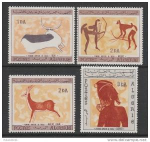 SERIE NEUVE D'ALGERIE - DESSINS RUPESTRES DE TASSILI N'ASSER AU SAHARA N° Y&T 437 A 440
