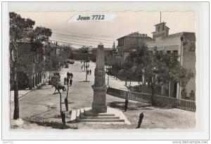 AK/PC/CARTE PHOTO/1040/BORDJ BOU ARRERIDJ/MONUMENT AUX MORTS DE 1870 ET COURS DE CHEYRON/1956/TTB
