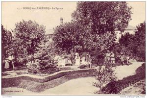 CPA AFRIQUE ALGERIE BORDJ BOU ARRERIDJ LE SQUARE ENFANTS TRES ANIMEE