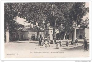 TOP CPA   Bordj-bou-Arréridj La fontaine romaine  (très animée)   B216