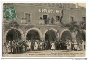 BORDJ-BOU-ARRERIDJ. - Hôtel de Ville et Justice de Paix. Belle animation