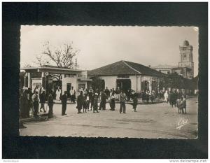 CPSM  - Algérie - KHENCHELA - Carrefour rue Lamoricière et rue de Paris ( animée sation service SHELL Ed. Photo Africain