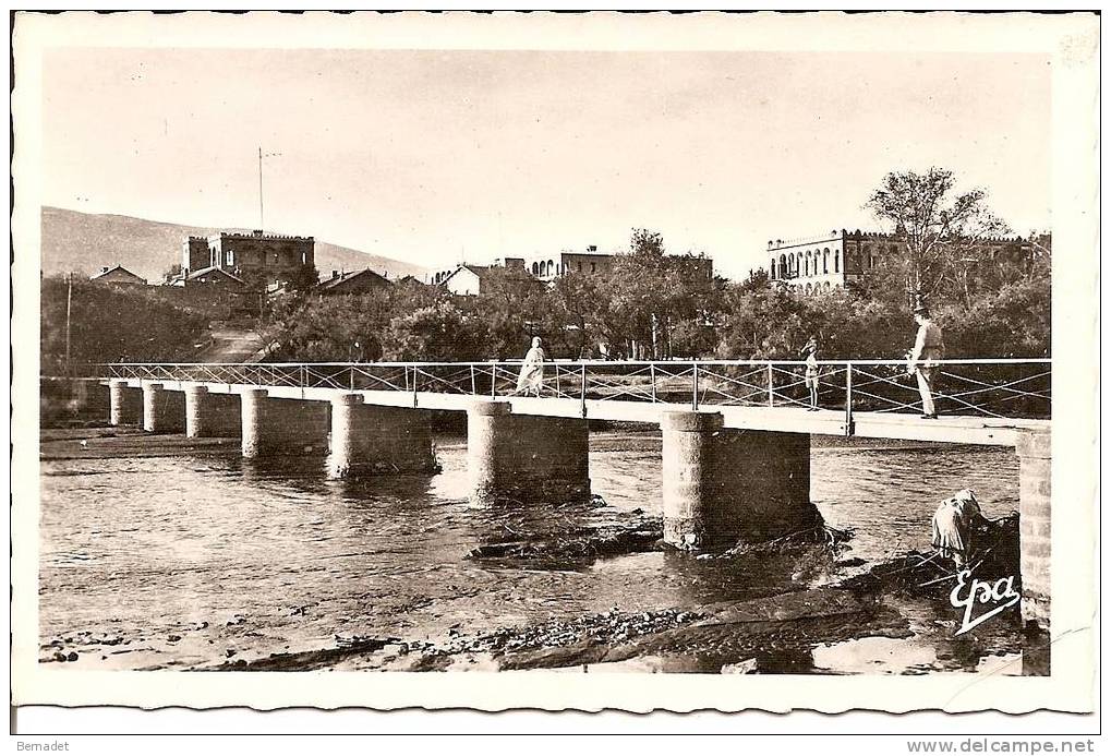 AIN SEFRA...L'OUED SEFRA ET LES CASERNES