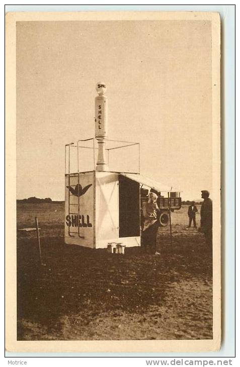 TAMANRASSET (sahara)  -Distributeur d'essence du service aviation Shell (pompe à essence).