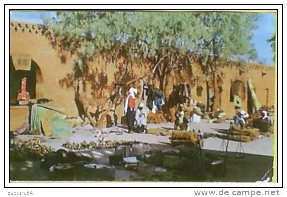 C. Postale  ALGERIE - TAMANRASSET - Un coin du marché (1970)