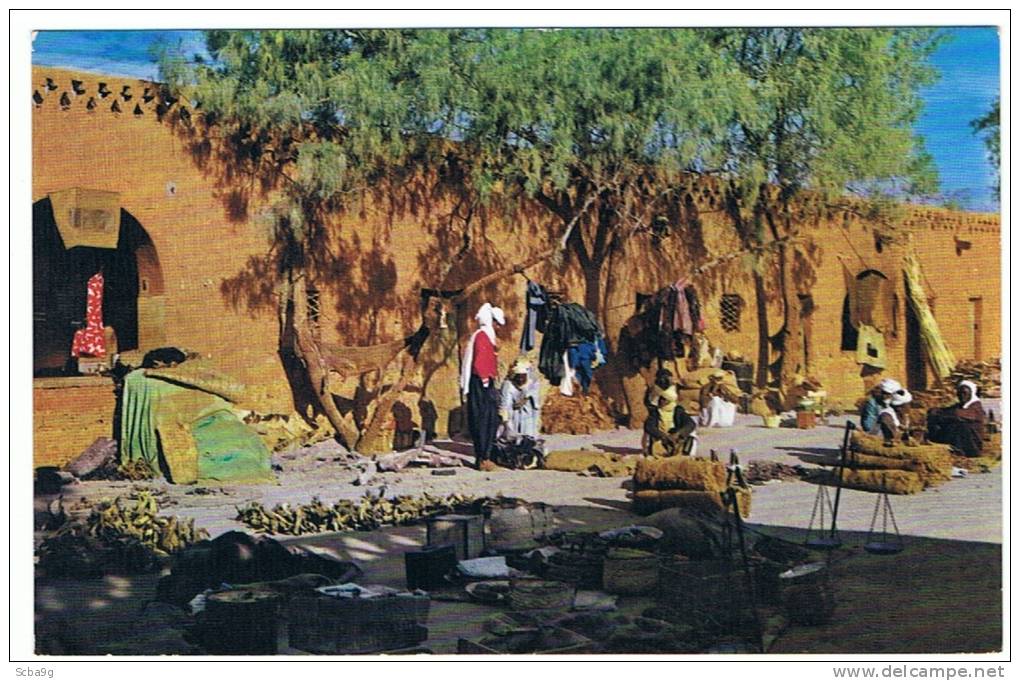 HOGGAR  UN COIN DU MARCHE DE TAMANRASSET