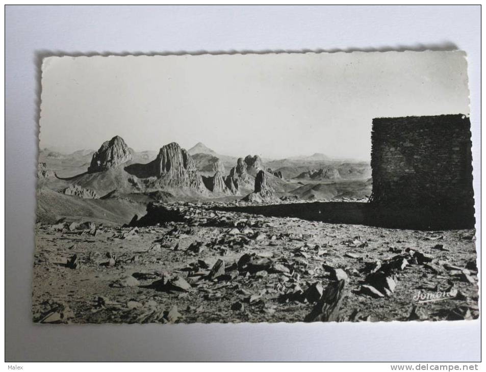 TAMANRASSET (hoggar) ASSEKREM - Vue générale ,à droite l´ermitage du R.P. de Foucauld ,alt.2780m