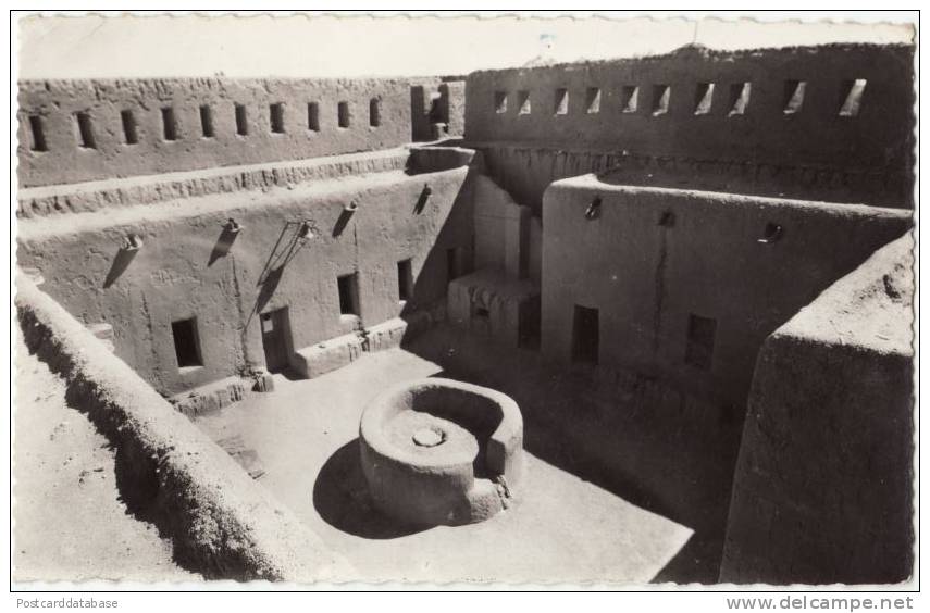 Tamanrasset (Hoggar) - Intérieur du Bordj où fut assassiné le R. P. de Foucauld