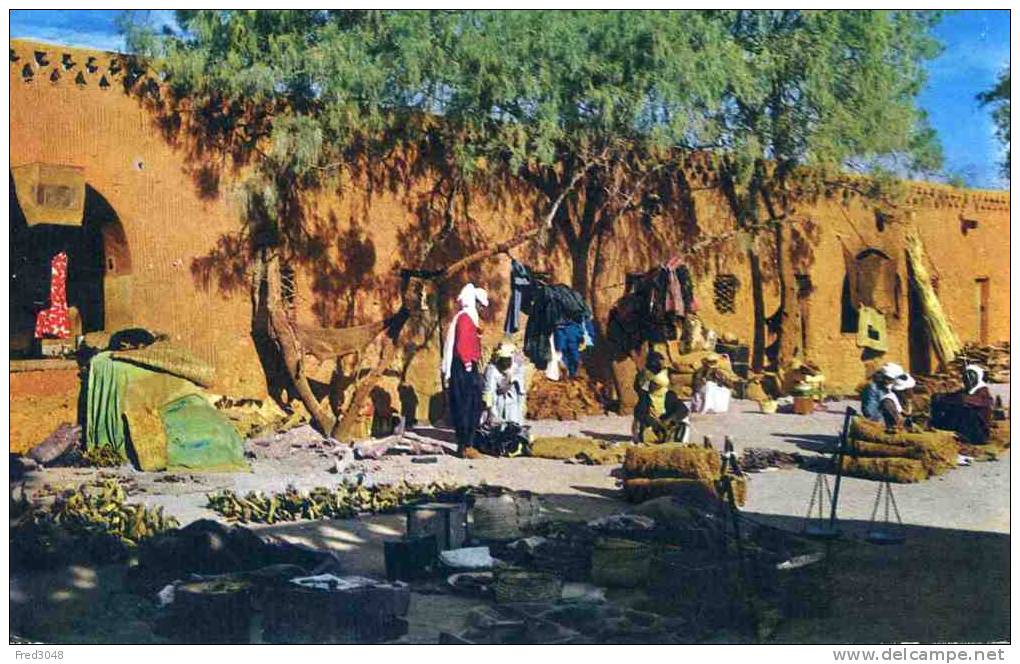 ALGERIE - Hoggar - un coin du marché de Tamanrasset  (animée)