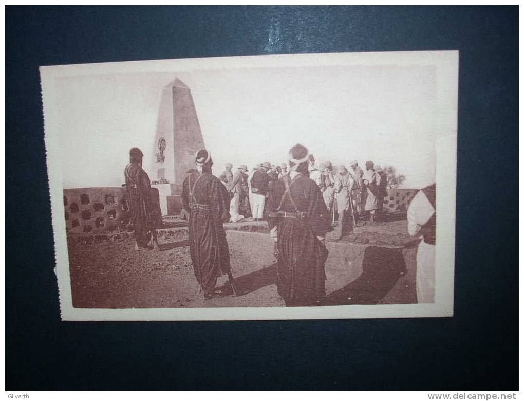TAMANRASSET soldats touaregs rendant les honneurs funèbres -  non CIRCULEE  L68 coll. R. Prouho