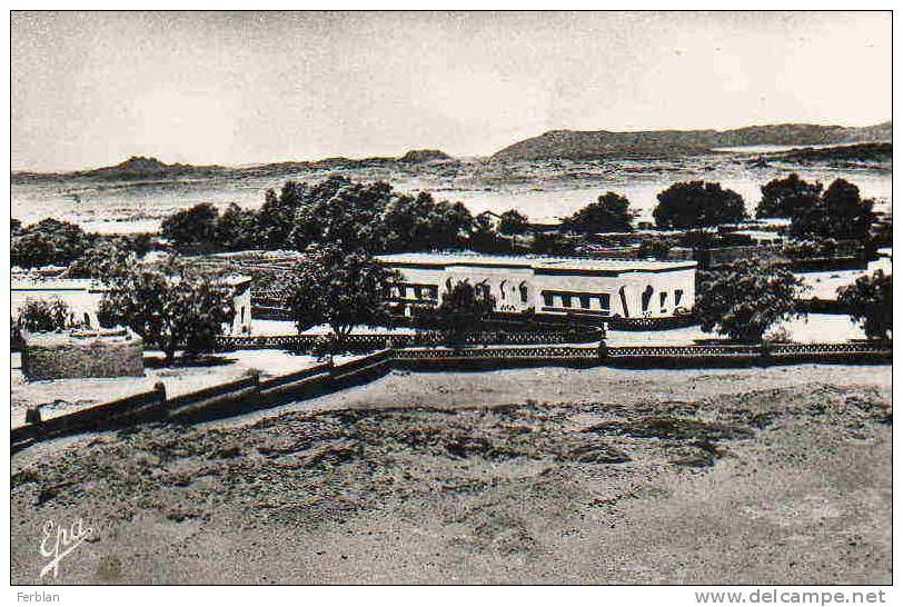 AFRIQUE. ALGERIE. TAMANRASSET. Vue sur Les Bâtiments Administratifs. Carte Dentelée.